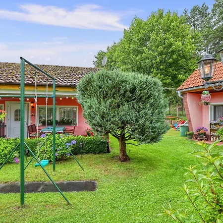 Holiday home Doppelhaushaelfte Altglobsow