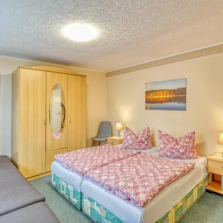 Doppelhaushaelfte Altglobsow