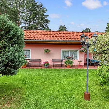 Holiday home Doppelhaushaelfte Altglobsow
