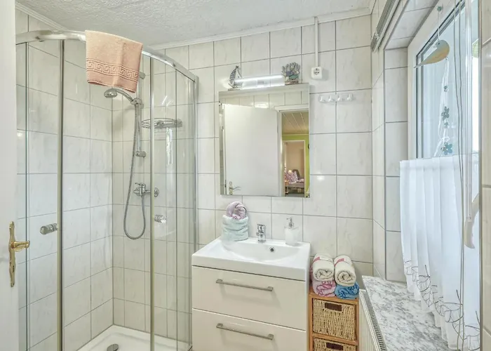 Doppelhaushaelfte بيت للعطل *